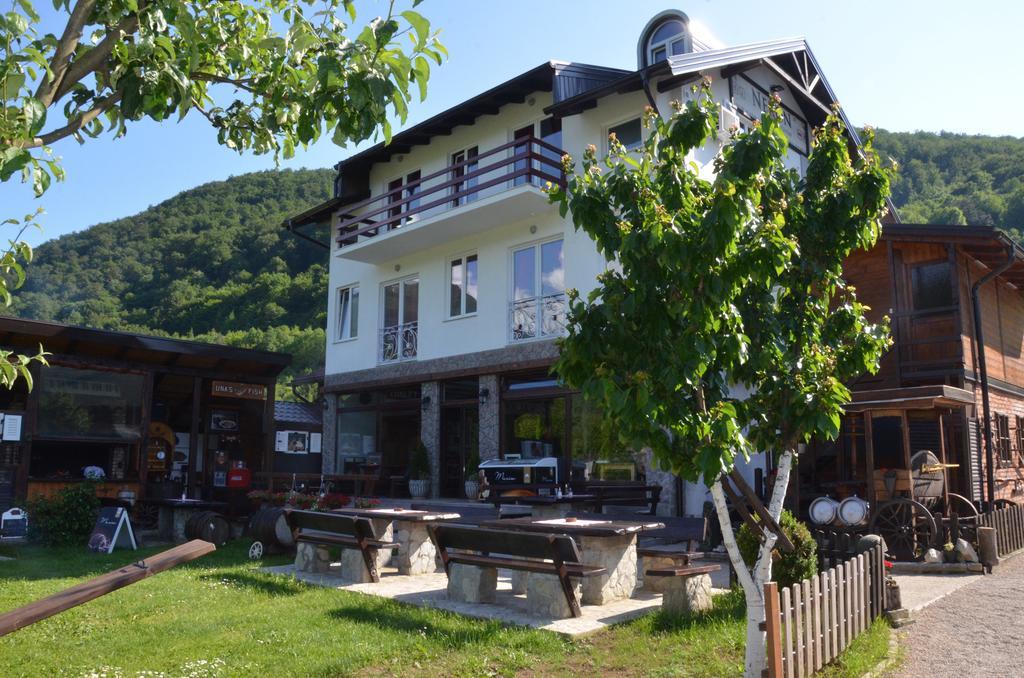 Rooms And Apartments Neron Bihac Lohovo Eksteriør billede